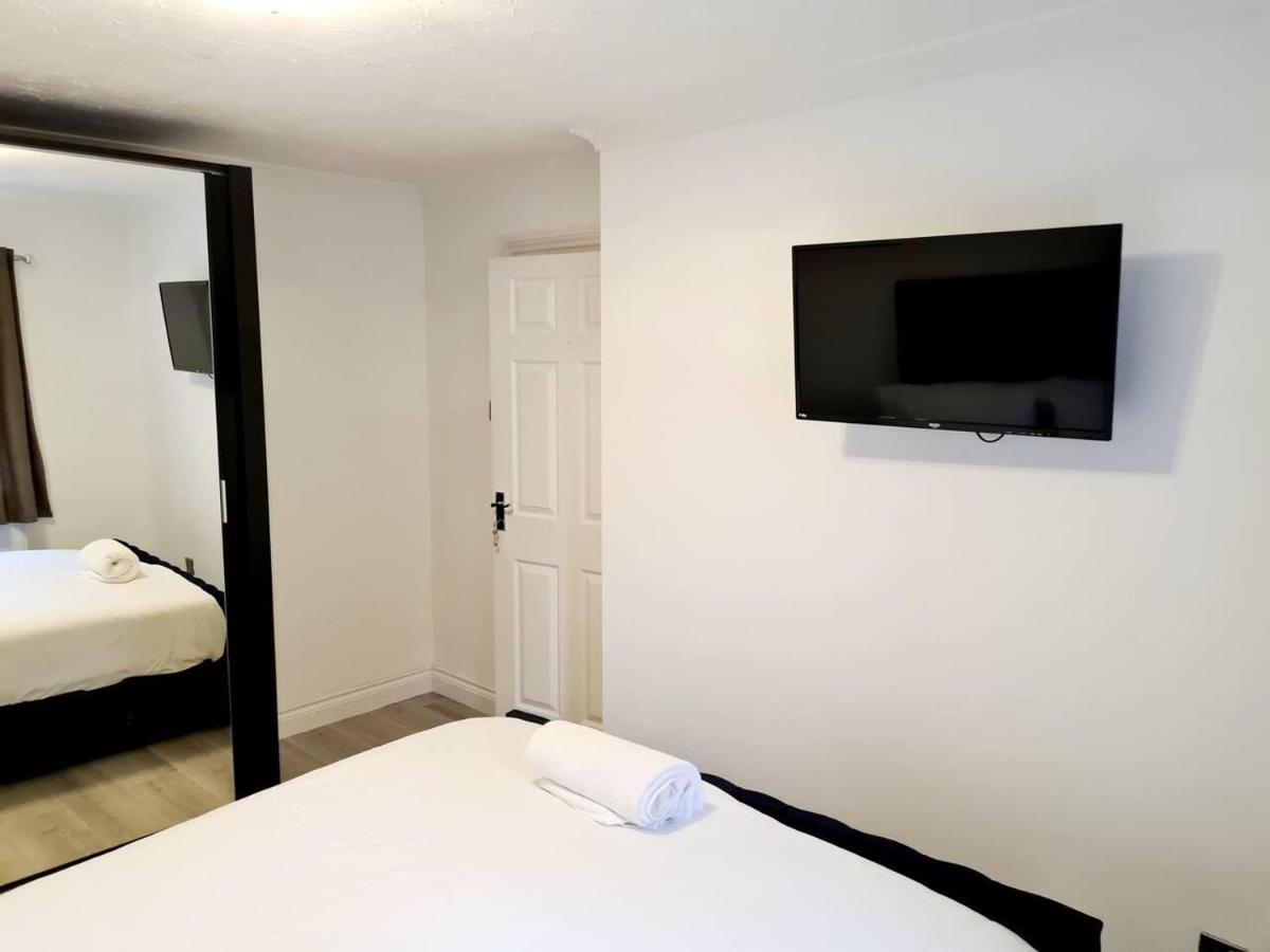 Modern & Spacious - Walk To London Excel- Parking Eksteriør billede
